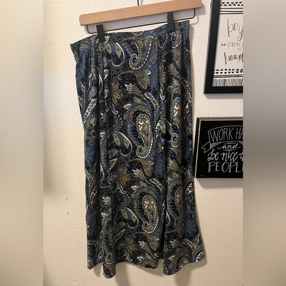 Long skirt - Picture 6 of 6